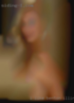 I like Benton, Illinois to tease and please a woman.